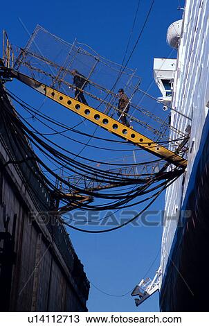 ﾀﾗｯﾌﾟ から 船 へ 海岸 ストックイメージ U Fotosearch