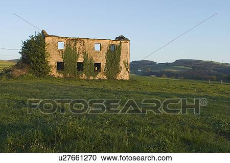 Stock Image - country, dilapidated, abandoned. Fotosearch