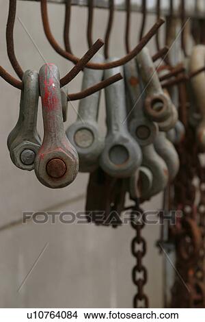 Picture - chain, wall, detritus, debris, junk, appearance. Fotosearch