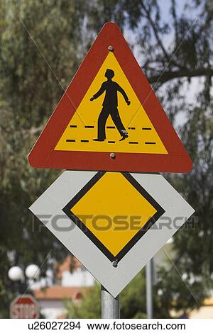 Picture - Close-Up, Day, Diamond Shape, Focus On Foreground, Mounted. Fotosearch