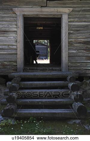 Picture - Entrance, Construct, Dwelling, Door Frame, Cottage, Appearance. Fotosearch