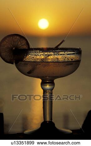 Stock Photo - close-up, apéro, citrus, beverages, beverage, cocktail, alcohol. Fotosearch