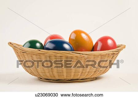Stock Image - osternest, freigestellt, alfred, aliment, basket, baskets. Fotosearch