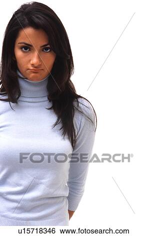 ヒスパニックの 女性 眉をひそめる 中に A 青 Turtleneck 画像コレクション U Fotosearch