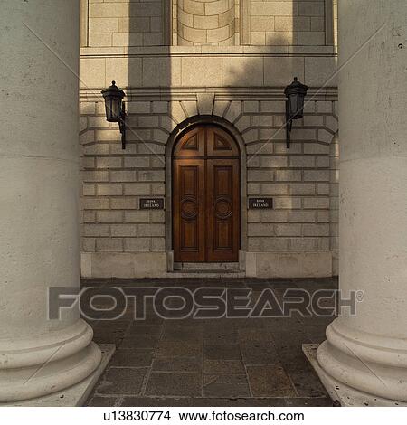 Picture - Entrance. Fotosearch