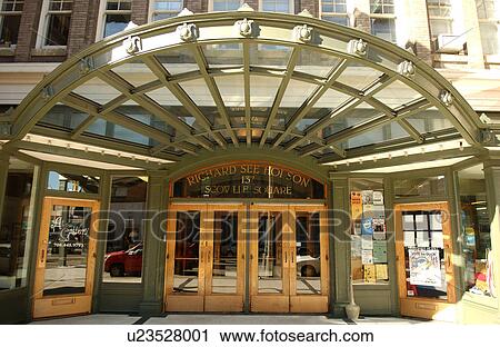 Stock Image - Entrance way of a building in Oak Park in Chicago. Fotosearch