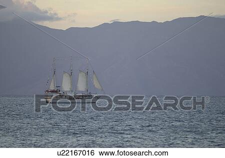 Stock Photograph - Ocean View - Maui - Hawaiian Islands. Fotosearch