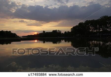 Picture - Chateau de Versailles, France. Fotosearch