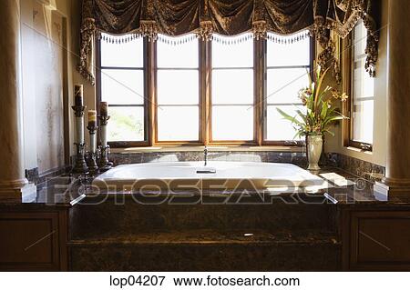 Large Jacuzzi Tub In Master Bathroom Stock Photo Lop04207