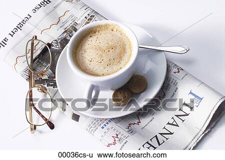Tasse Kaffee Und Glaser Zeitung Stock Fotograf cs U Fotosearch