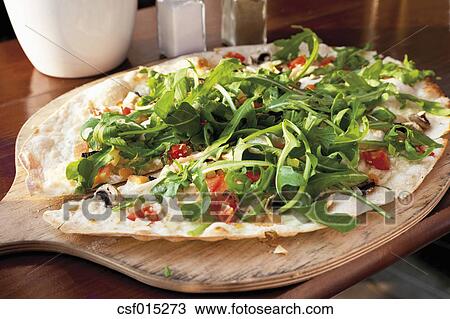 Nahaufnahme, von, flammkuchen, mit, rakete, und ...