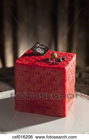 立方体 の ケーキ で 赤 アイシング 上に プレート 終わり 画像コレクション Csf0166 Fotosearch
