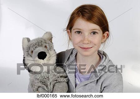 フランス 女の子 保有物 おもちゃ犬 ハスキー ストックフォト 写真素材 Lbf Fotosearch