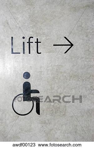 Zeichen Lift Und Symbol Mit Rollstuhl Fur Disabled Leute Stock Bild Awdf Fotosearch