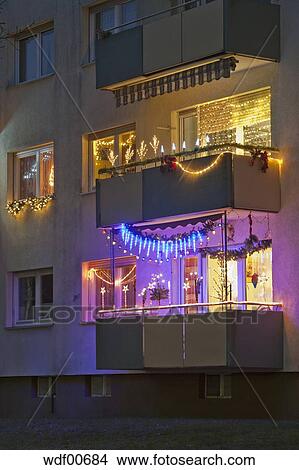 Deutschland Stuttgarter Wohnung Balkon Dekoriert Mit Weihnachtsbeleuchtung Bild Wdf00684 Fotosearch