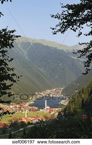 Turquie Mer Noire Région Village Et Lac Uzungoel Banque De Photo