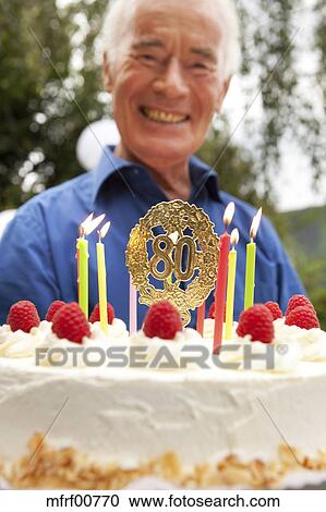 Alterer Mann Halten 80th Geburtstagskuchen Stock Bild Mfrf Fotosearch