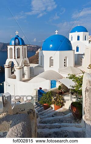 ヨーロッパ ギリシャ エーゲ海 Cyclades Thira Santorini Oia 光景 の 青いドーム そして 教会 ストックフォト 写真素材 Fof Fotosearch