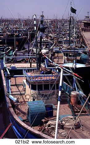 Crowded Fishing Boats Karachi Dock Pakistan View Large Photo Image Stock Image - Crowded Fishing Boats Karachi Dock Pakistan. Fotosearch