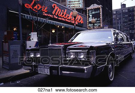 Car outside Lou Mitchells Restaurant Chicago View Large Photo Image Stock Image - Car outside Lou Mitchells Restaurant Chicago. Fotosearch