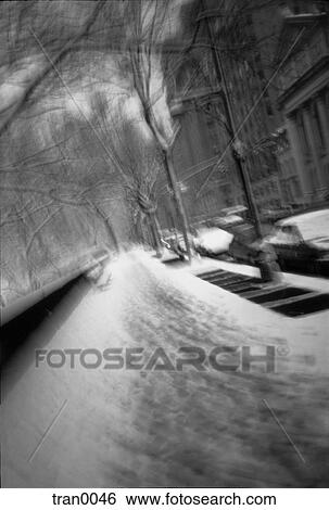 Black White شىء ضبابي غبش غبش المدينة شارع المدينة ثلج في مرحلة الذوبان تساقط الثلج معرض الفوتوغراف Tran0046 Fotosearch