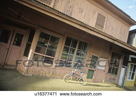 Stock Image - A deserted storefront, HI. Fotosearch