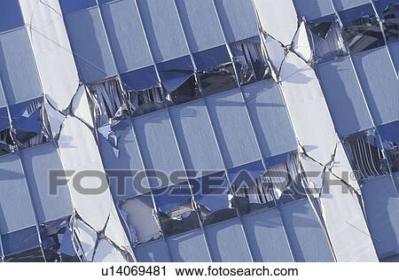 Stock Image - Damaged Building in Los Angeles after 1994 earthquake. Fotosearch