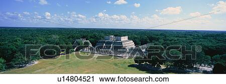 Stock Image - Temple of the Warriors at Chichen-Itza in the Yucatan Peninsula, Mexico. Fotosearch