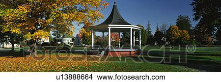 Picture - Town Square. Fotosearch