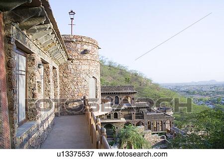バルコニー の A 城砦 Neemrana 城砦 宮殿 Neemrana Alwar Rajasthan インド 写真館 イメージ館 U Fotosearch バルコニー の A 城砦 Neemrana 城砦 宮殿 Neemrana Alwar Rajasthan インド 写真館 イメージ館 U Fotosearch