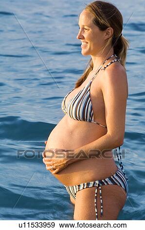 woman in bathing suits